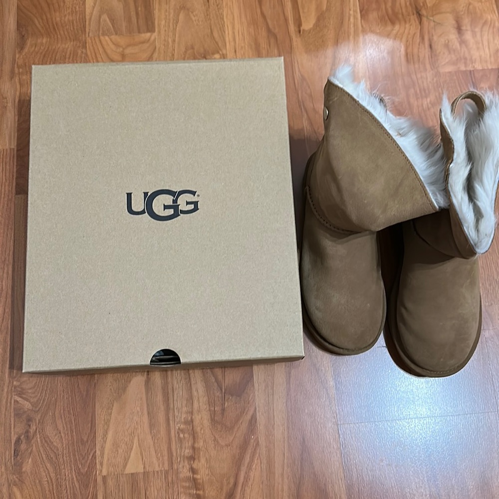 Ugg Valentina size 6 Women